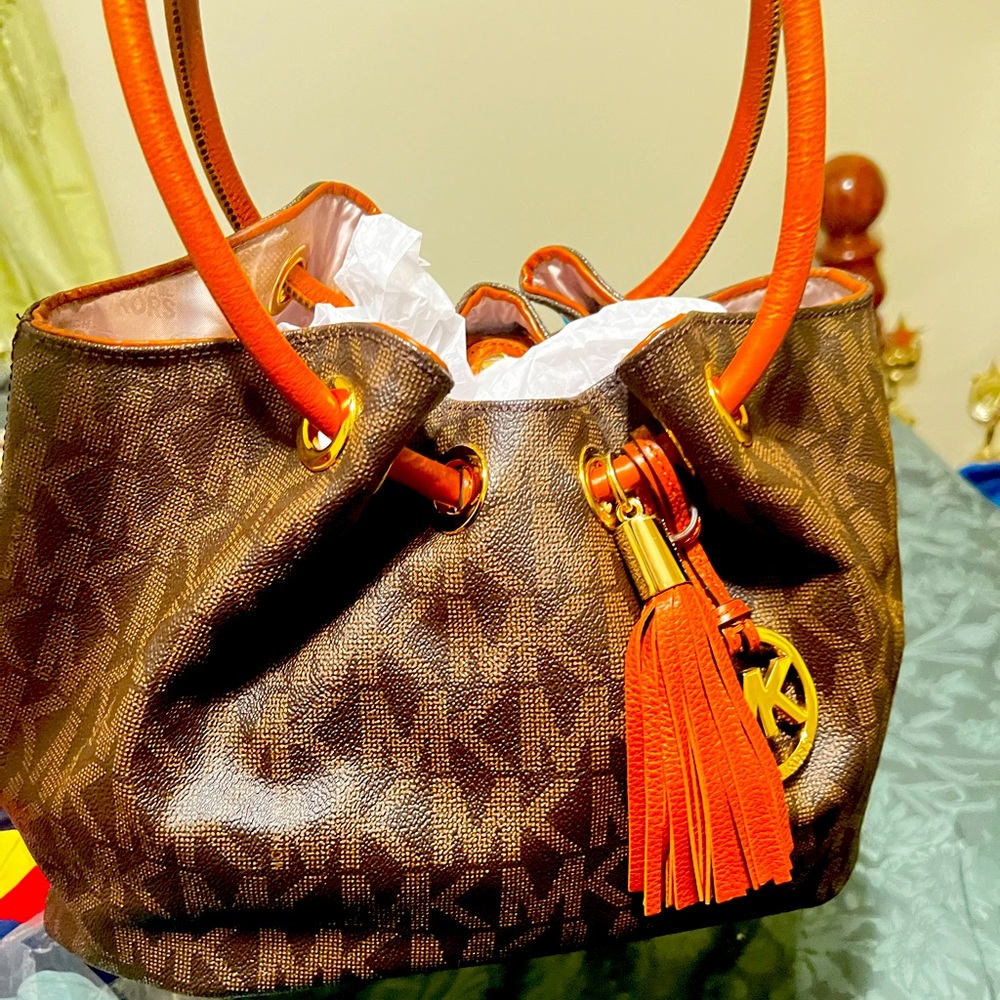 Michael Kors signature bag jet set